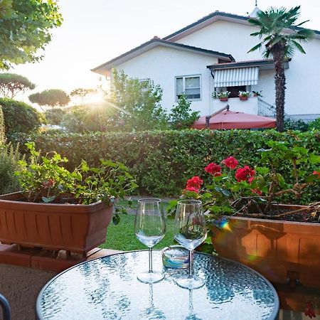 Apartment Holiday Versilia Camaiore Dış mekan fotoğraf