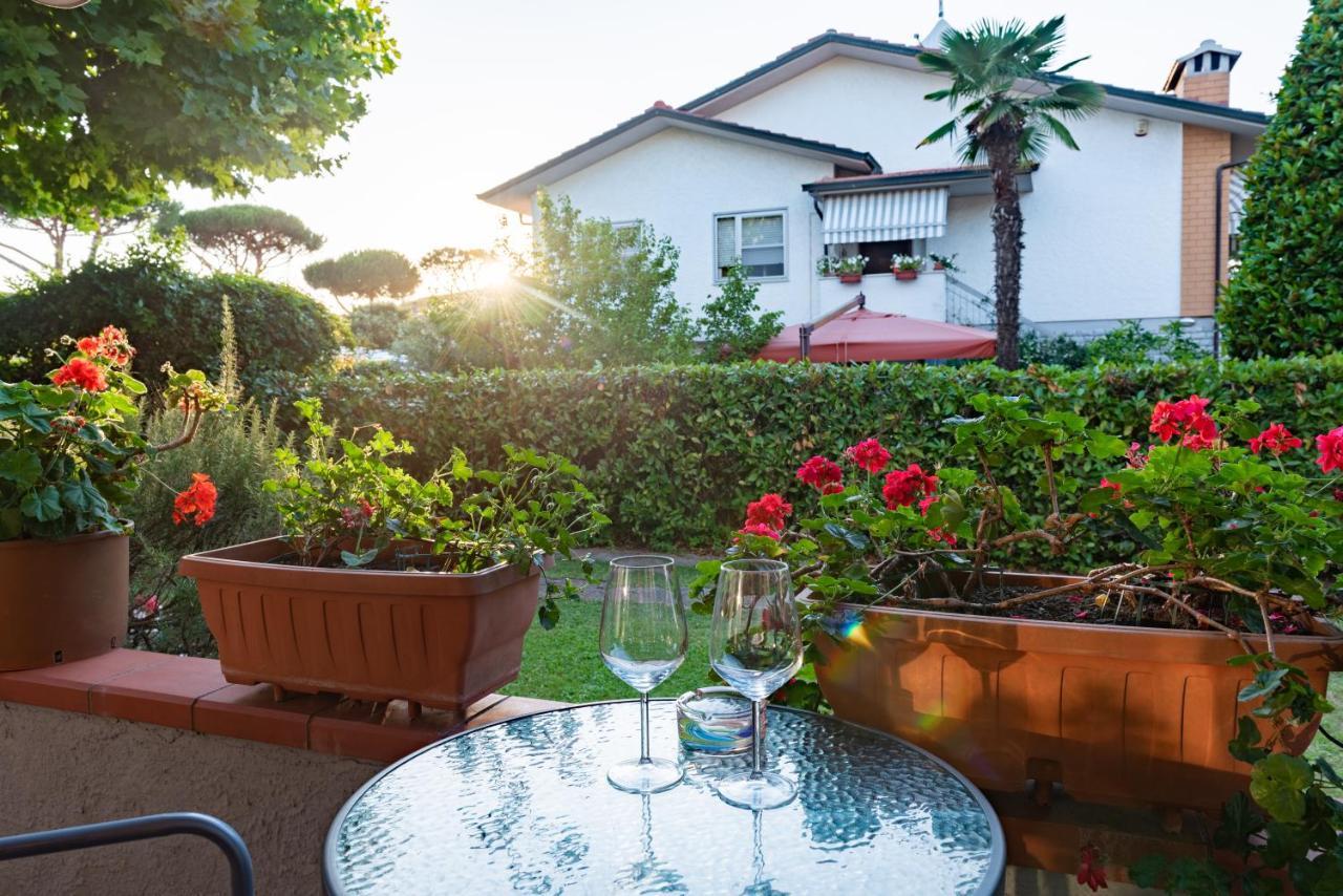 Apartment Holiday Versilia Camaiore Dış mekan fotoğraf